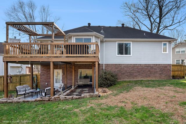 301 Oakwood Cv, La Vergne, TN 37086