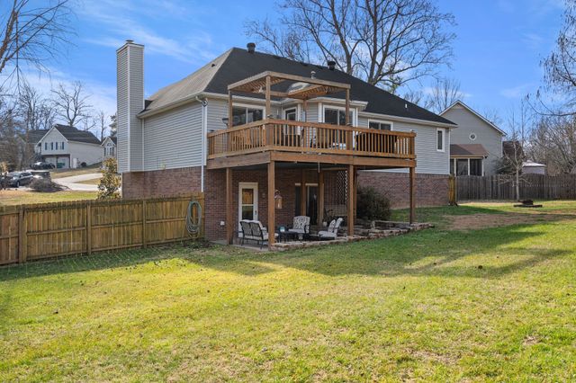 301 Oakwood Cv, La Vergne, TN 37086
