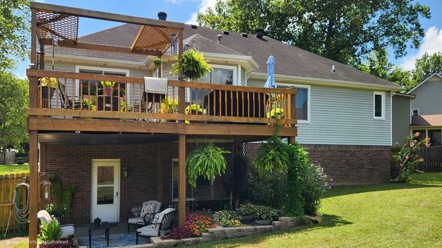 301 Oakwood Cv, La Vergne, TN 37086