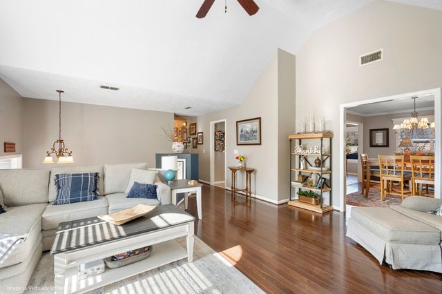 301 Oakwood Cv, La Vergne, TN 37086