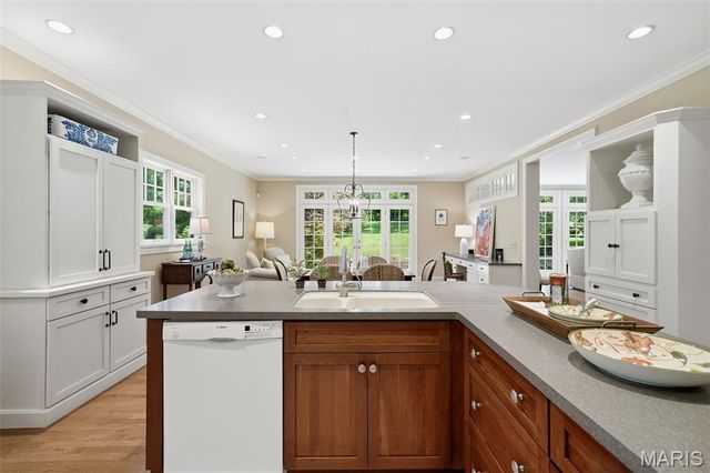444 Sherwood Drive, Webster Groves, MO 63119