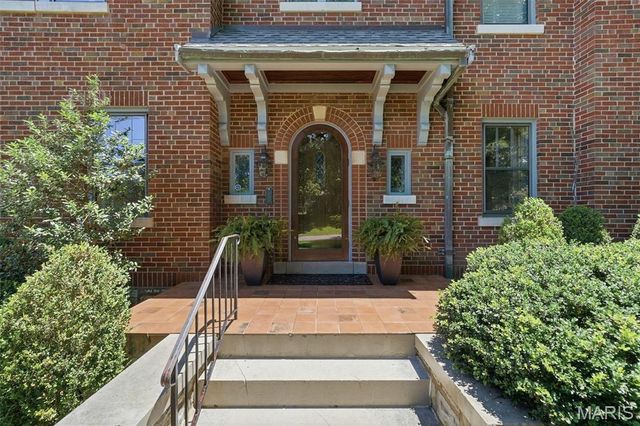 444 Sherwood Drive, Webster Groves, MO 63119