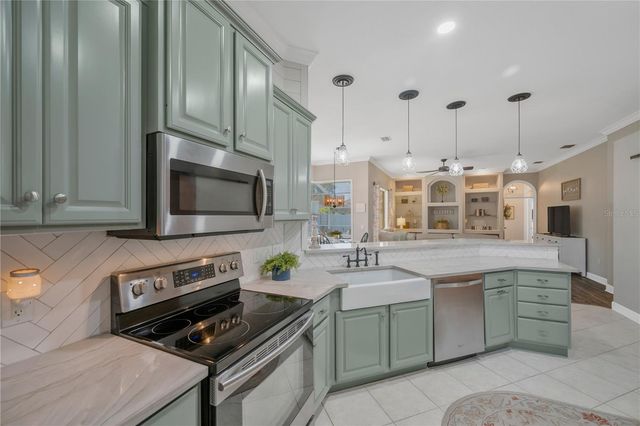 406 RUBY LAKE PLACE, Winter Haven, FL 33884