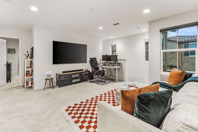 506 Willowmore Street, Vista, CA 92081