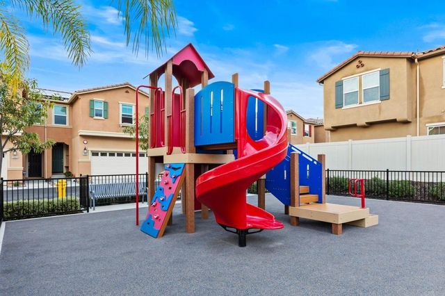 506 Willowmore Street, Vista, CA 92081