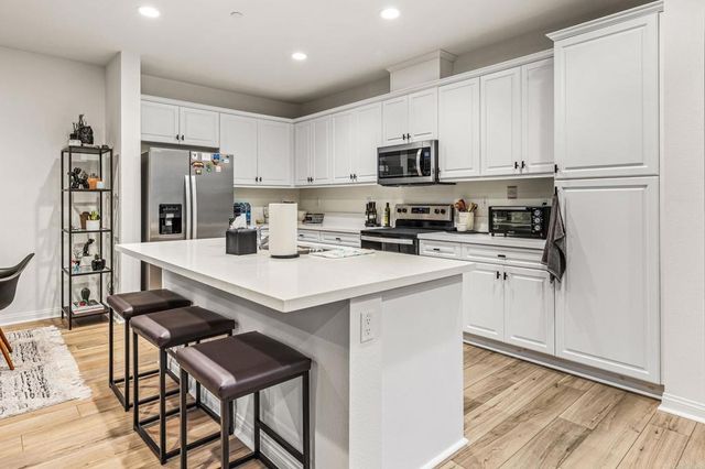 506 Willowmore Street, Vista, CA 92081