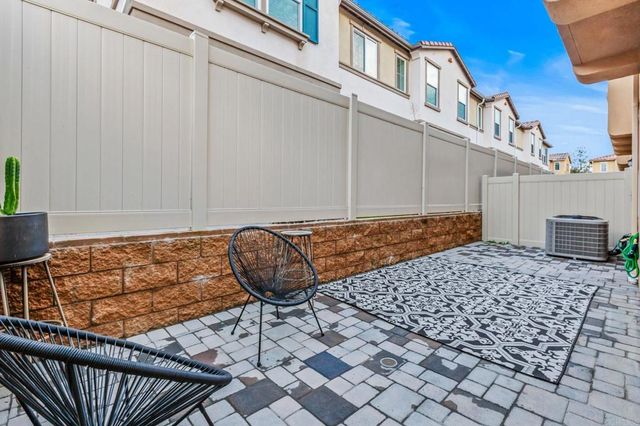 506 Willowmore Street, Vista, CA 92081