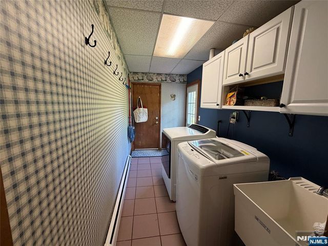 73 Hillside Avenue, Roxbury Township, NJ 07876