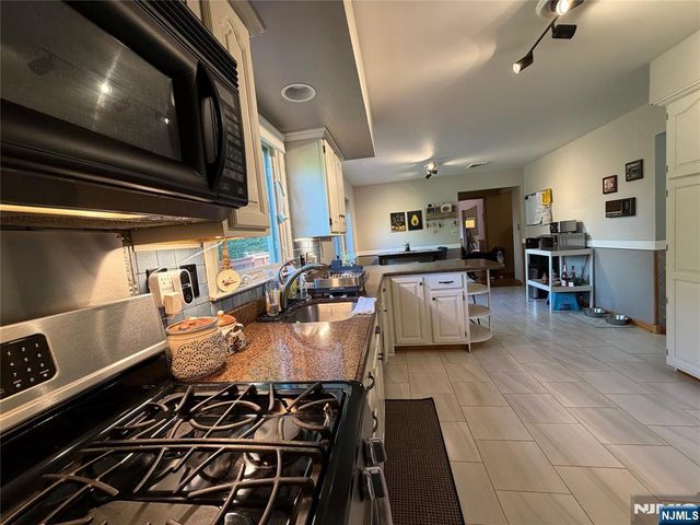 73 Hillside Avenue, Roxbury Township, NJ 07876