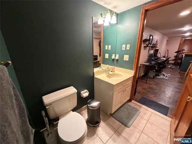 73 Hillside Avenue, Roxbury Township, NJ 07876