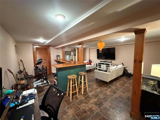 73 Hillside Avenue, Roxbury Township, NJ 07876