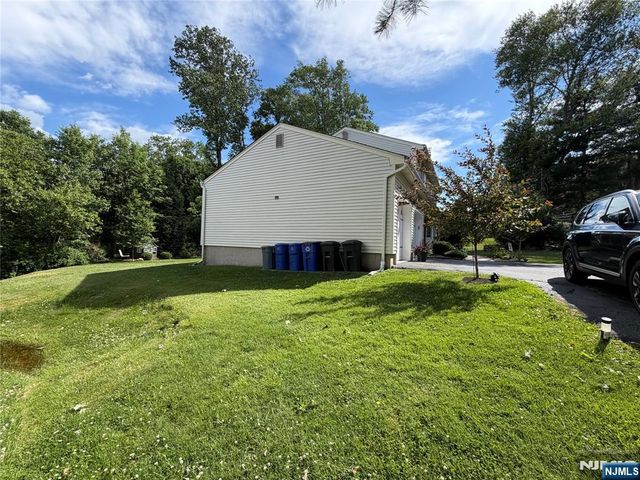 73 Hillside Avenue, Roxbury Township, NJ 07876