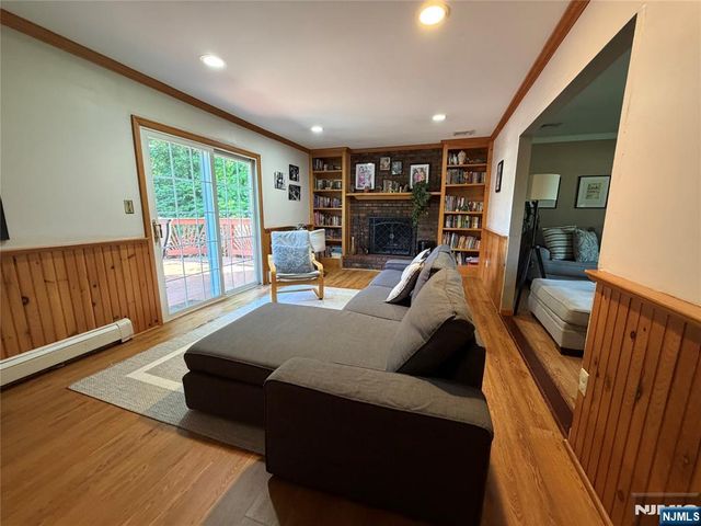 73 Hillside Avenue, Roxbury Township, NJ 07876