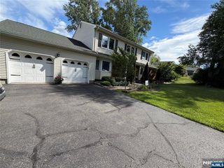 73 Hillside Avenue, Roxbury Township, NJ 07876