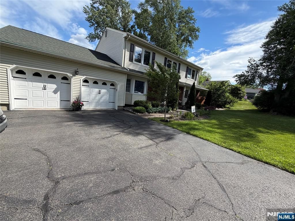 73 Hillside Avenue, Roxbury Township, NJ 07876