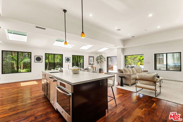 8836 Wonderland Avenue, Los Angeles, CA 90046