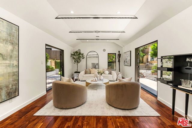 8836 Wonderland Avenue, Los Angeles, CA 90046
