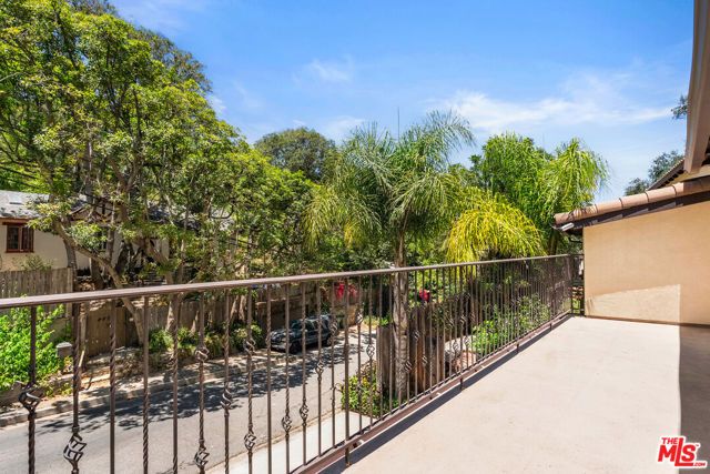 8836 Wonderland Avenue, Los Angeles, CA 90046