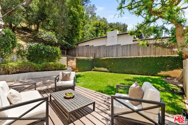 8836 Wonderland Avenue, Los Angeles, CA 90046