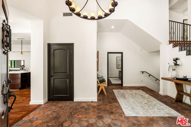 8836 Wonderland Avenue, Los Angeles, CA 90046