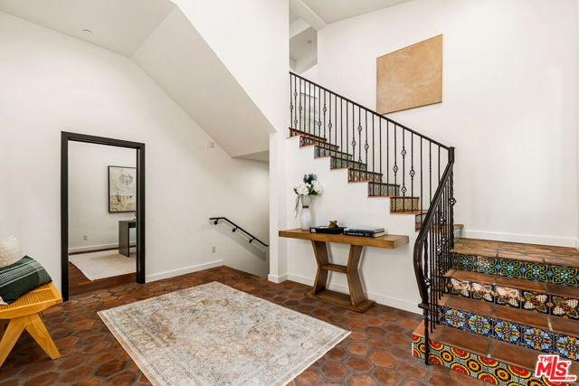 8836 Wonderland Avenue, Los Angeles, CA 90046