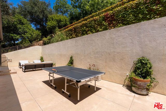 8836 Wonderland Avenue, Los Angeles, CA 90046