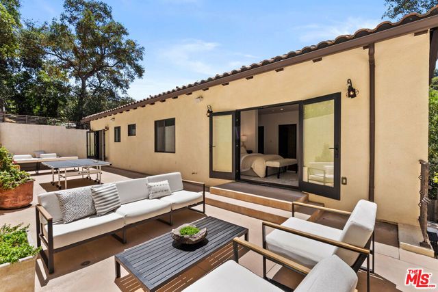 8836 Wonderland Avenue, Los Angeles, CA 90046