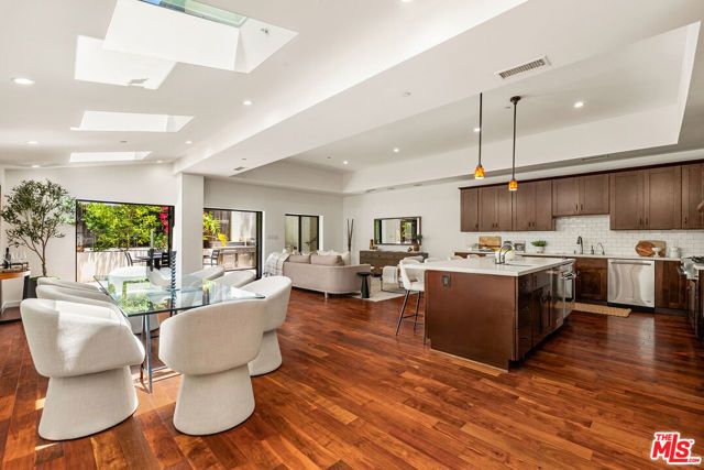 8836 Wonderland Avenue, Los Angeles, CA 90046