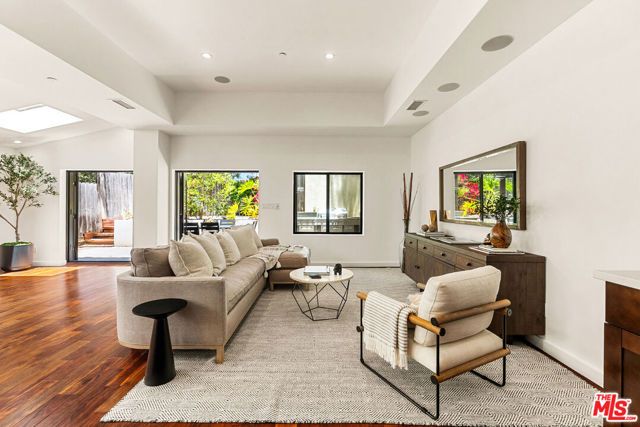 8836 Wonderland Avenue, Los Angeles, CA 90046