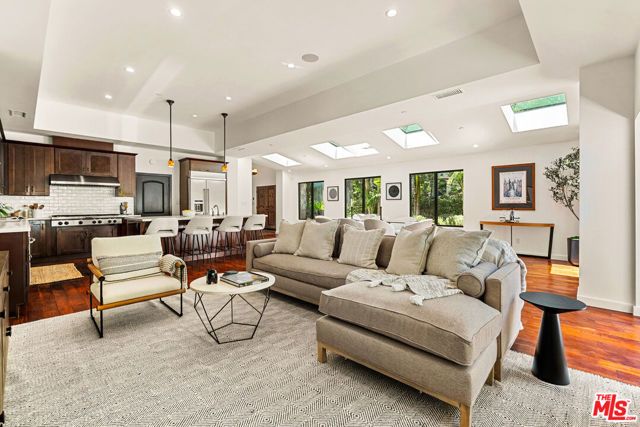 8836 Wonderland Avenue, Los Angeles, CA 90046