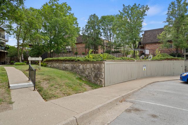 810 S FAIRVIEW RD A, Columbia, MO 65203