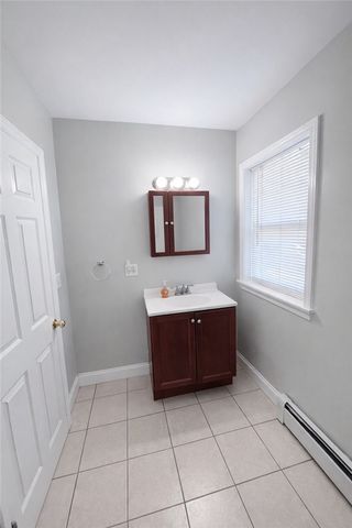 215 State Street B, Bristol, RI 02809