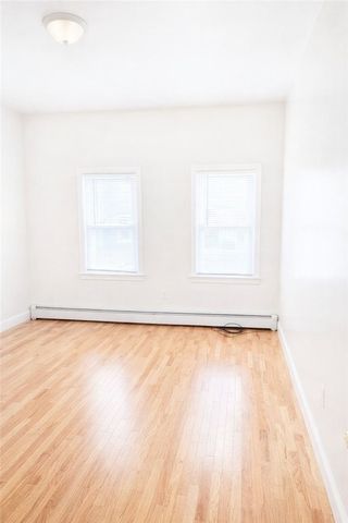 215 State Street B, Bristol, RI 02809