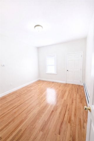 215 State Street B, Bristol, RI 02809