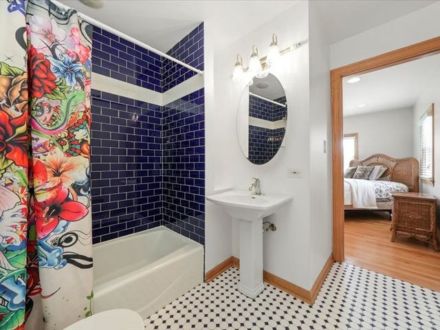 5622 S Oak Park Avenue, Chicago, IL 60638