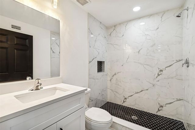 8737 BAY POINTE DRIVE, Tampa, FL 33615