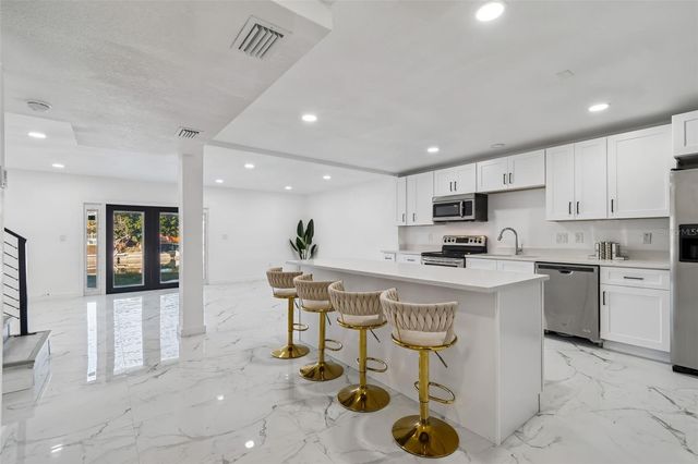 8737 BAY POINTE DRIVE, Tampa, FL 33615