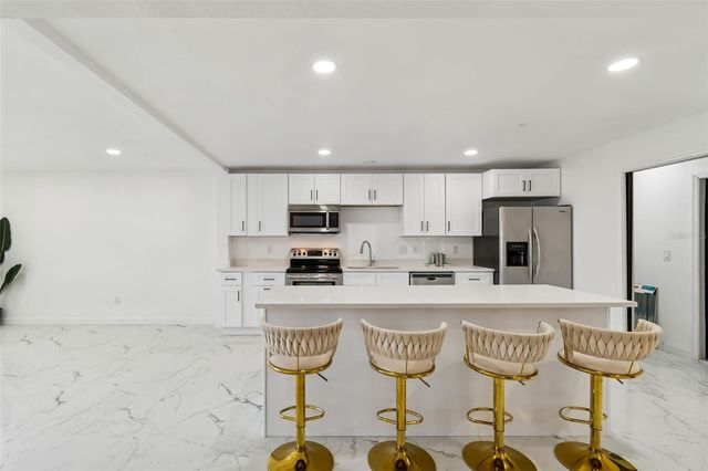 8737 BAY POINTE DRIVE, Tampa, FL 33615