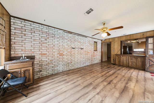 323 Madrid, Universal City, TX 78148