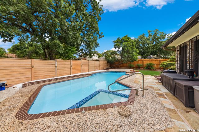 323 Madrid, Universal City, TX 78148