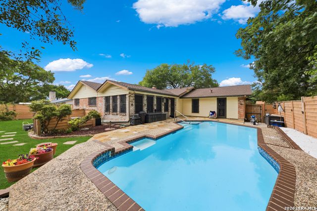 323 Madrid, Universal City, TX 78148