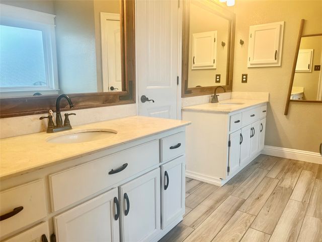 203 Hillside Drive, Kennedale, TX 76060