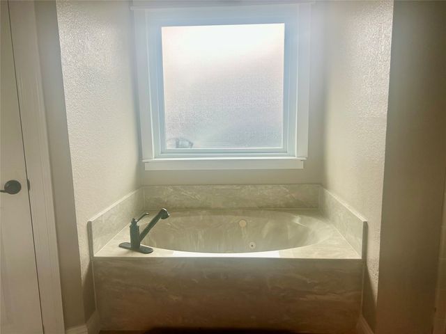 203 Hillside Drive, Kennedale, TX 76060