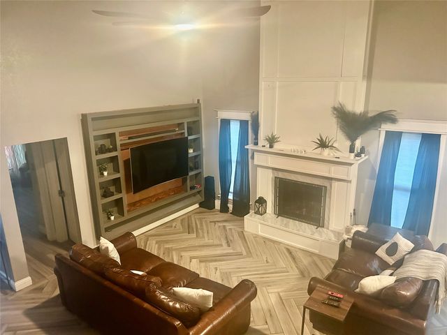 203 Hillside Drive, Kennedale, TX 76060