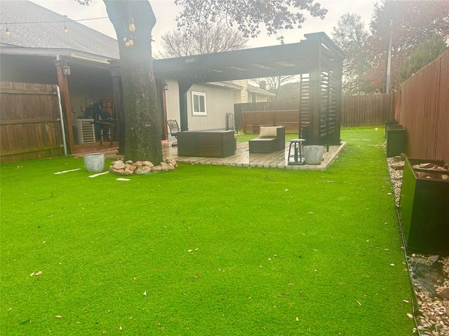 203 Hillside Drive, Kennedale, TX 76060