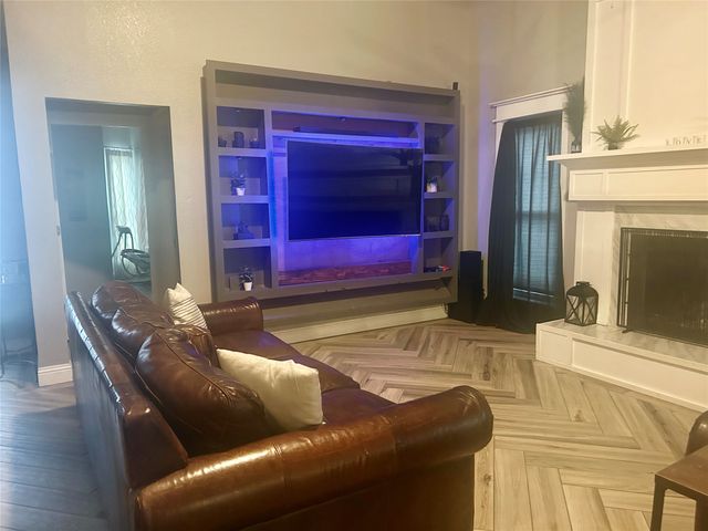 203 Hillside Drive, Kennedale, TX 76060