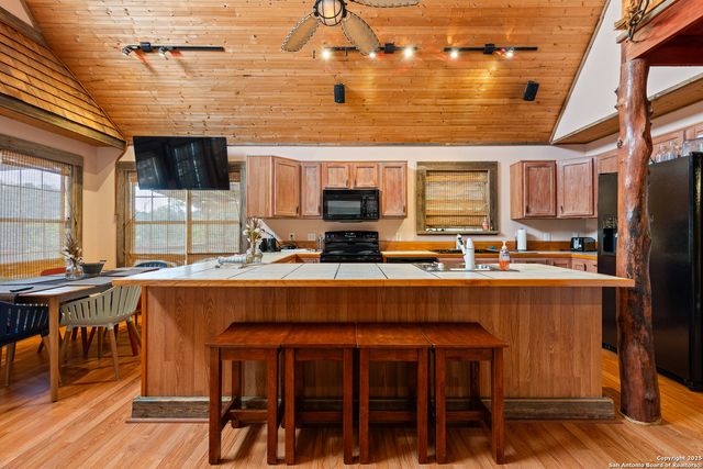 1420 lakeshore, Canyon Lake, TX 78133