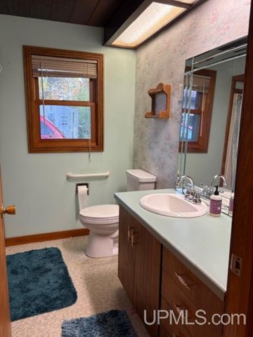 505 W Southland Avenue, Ironwood, MI 49938