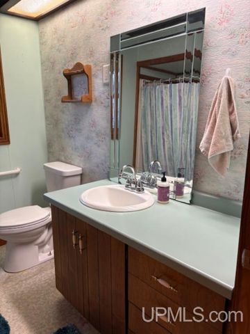 505 W Southland Avenue, Ironwood, MI 49938