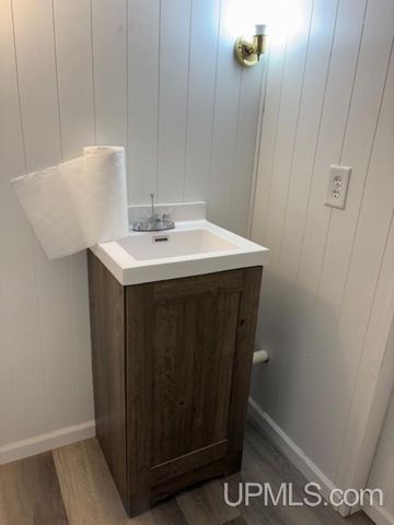 505 W Southland Avenue, Ironwood, MI 49938